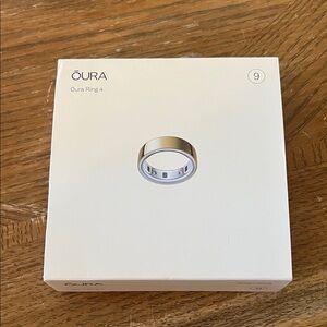 Oura Ring 4 size 9 in Gold